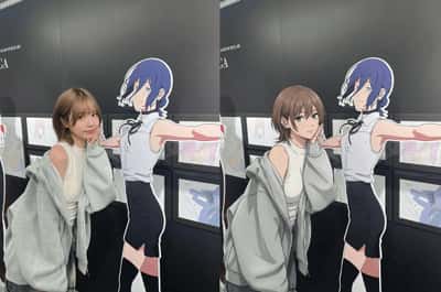 现代动漫电影风格：定制左侧女孩