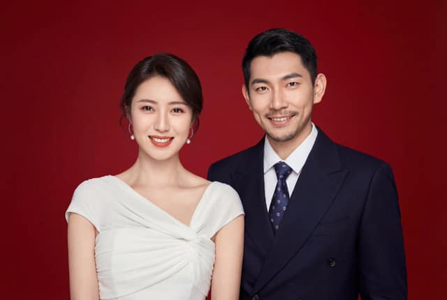 نمونهٔ 法式白裙与双排扣西装结婚登记照