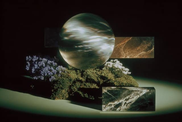 نمونهٔ 超现实行星雕塑静物生成器