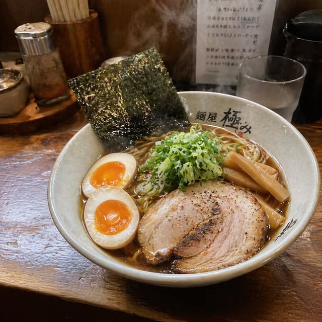 社交媒体风格美食摄影 | 逼真美食大片生成器