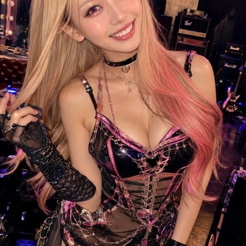 暗黑摇滚高定女装 | 超写实手机抓拍AI人像