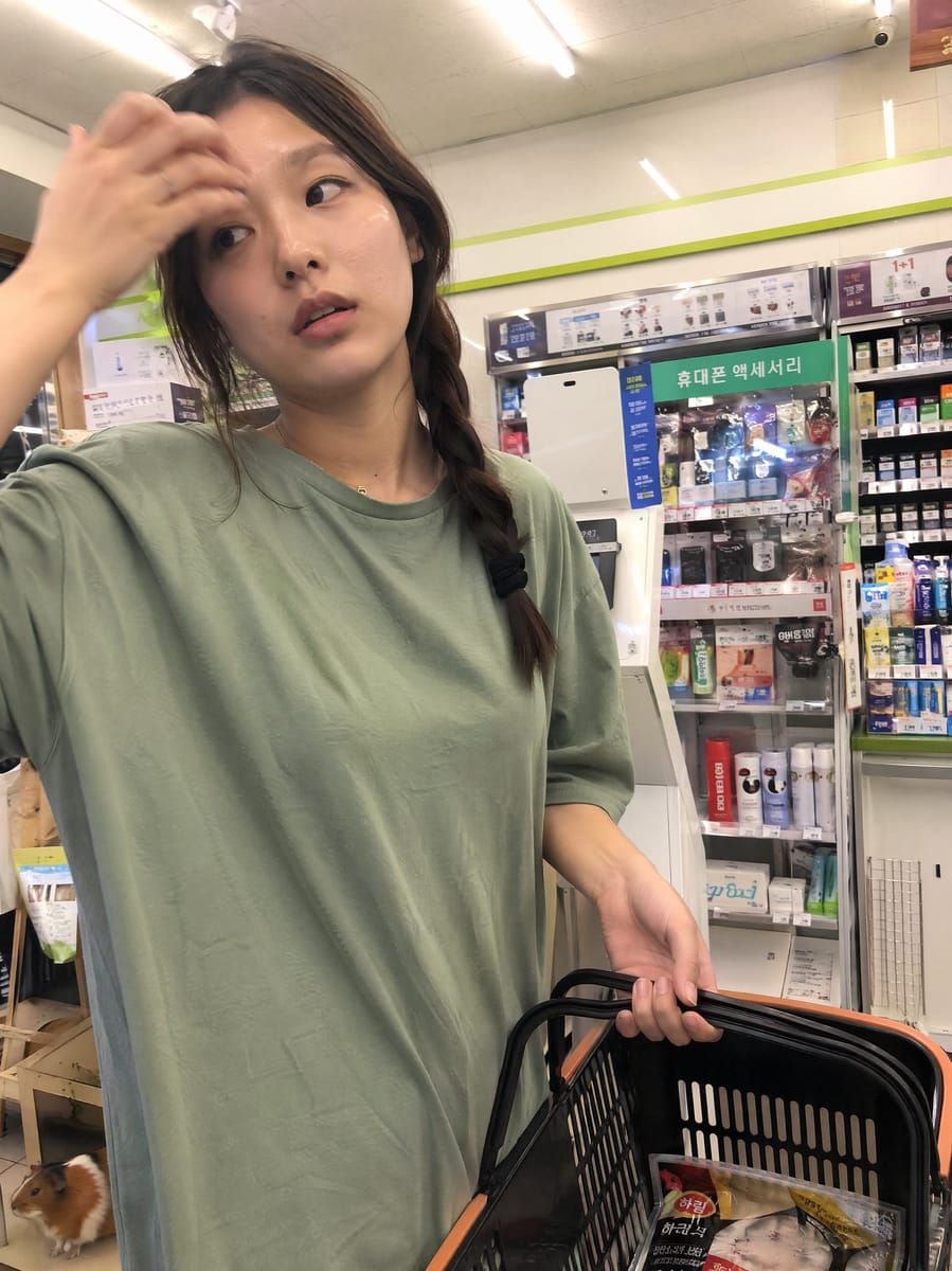 便利店抓拍：韩国女子的真实生活瞬间