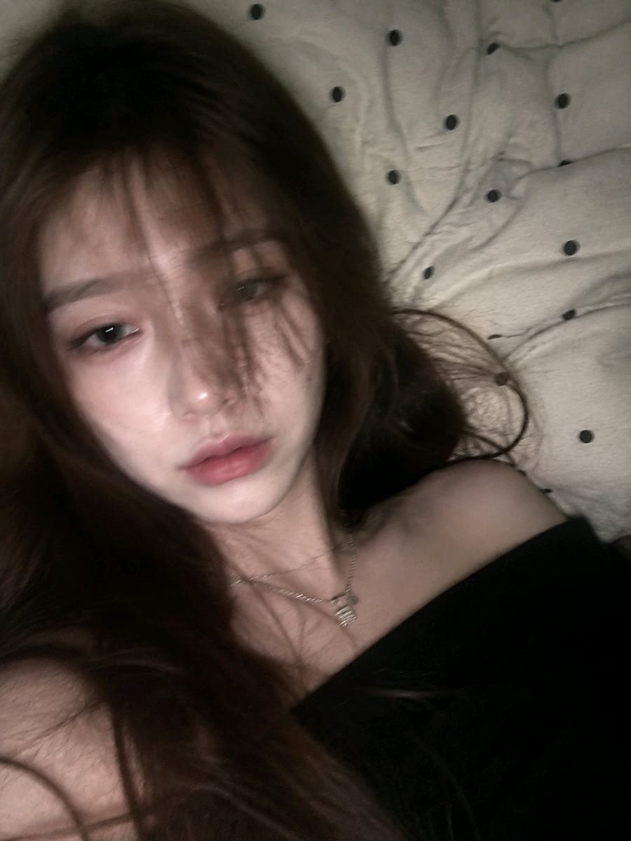 古早忧郁手机随手拍 | 低清氛围感人像特写