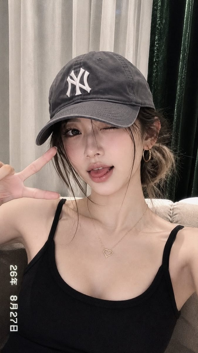 超写实iPhone 17 Pro自拍|东亚女性居家生活照