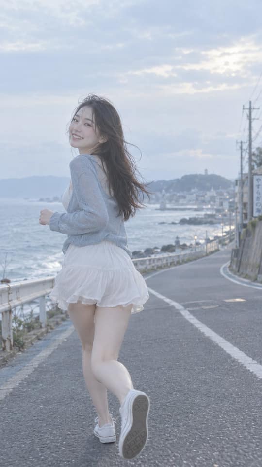 韩国风穿搭博主海滨公路氛围感写真｜冷调胶片人像
