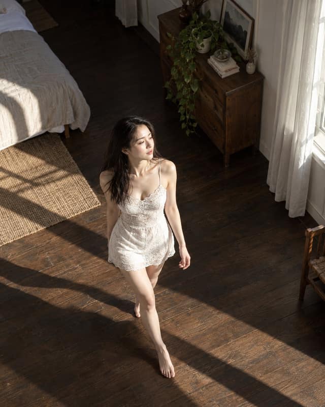 نمونهٔ 晨光房间｜东亚女性写实时尚人像摄影