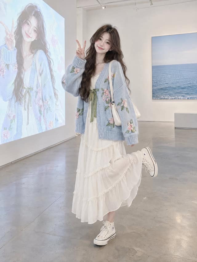 نمونهٔ 简约画廊甜美少女写实时尚人像