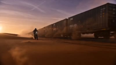 نمونهٔ 沙漠飞车劫案：列车顶上的极限特技